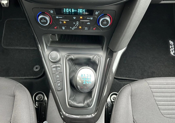 Ford Focus cena 38900 przebieg: 147000, rok produkcji 2015 z Wałbrzych małe 742